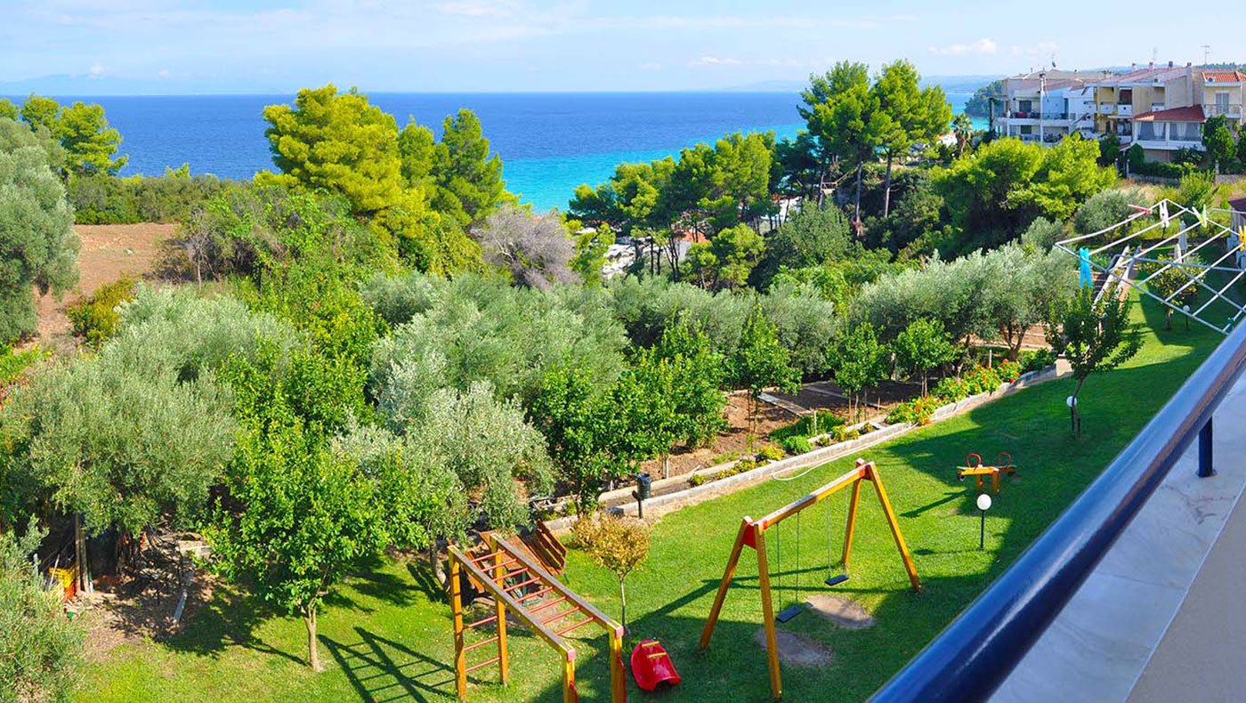 08-adonis-hotel-playground