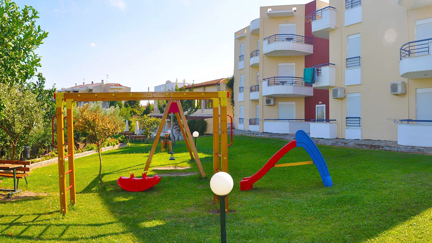 10-adonis-hotel-playground-garden